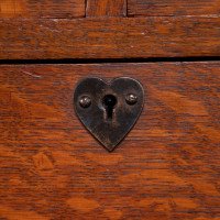 Ambrose Heal Rare Mansfield Oak Chest of Drawers with Iron Heart Escutcheons - Thumbnail 10