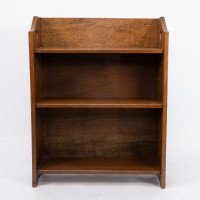 Liberty & Co. attri. A little Arts & Crafts Oak bookcase with heart cut-outs - Thumbnail 2