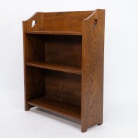 Liberty & Co. attri. A little Arts & Crafts Oak bookcase with heart cut-outs - Thumbnail 3