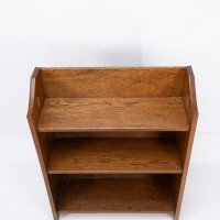 Liberty & Co. attri. A little Arts & Crafts Oak bookcase with heart cut-outs - Thumbnail 8