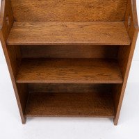 Liberty & Co. attri. A little Arts & Crafts Oak bookcase with heart cut-outs - Thumbnail 9