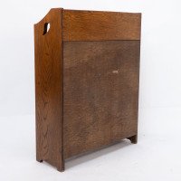 Liberty & Co. attri. A little Arts & Crafts Oak bookcase with heart cut-outs - Thumbnail 11