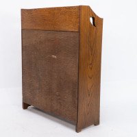 Liberty & Co. attri. A little Arts & Crafts Oak bookcase with heart cut-outs - Thumbnail 13