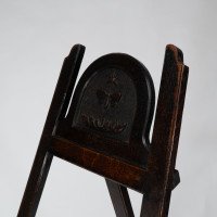 An Arts & Crafts folding oak easel with a carved butterfly flying from a flower  - Thumbnail 9