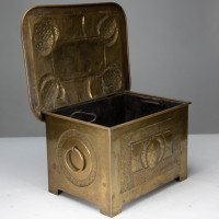 Margaret Gilmour, attributed. Scottish Arts & Crafts Brass Coal Box with Thistle Detail - Thumbnail 2