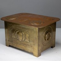 Margaret Gilmour, attributed. Scottish Arts & Crafts Brass Coal Box with Thistle Detail - Thumbnail 3