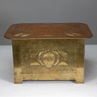 Margaret Gilmour, attributed. Scottish Arts & Crafts Brass Coal Box with Thistle Detail - Thumbnail 4