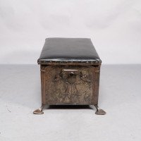 Jesson Birkett, attributed, Arts & Crafts Copper Fireside Log Box and Seat - Thumbnail 5