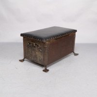 Jesson Birkett, attributed, Arts & Crafts Copper Fireside Log Box and Seat - Thumbnail 7