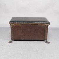 Jesson Birkett, attributed, Arts & Crafts Copper Fireside Log Box and Seat - Thumbnail 8