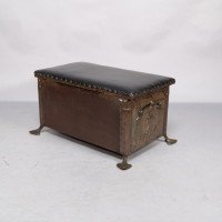 Jesson Birkett, attributed, Arts & Crafts Copper Fireside Log Box and Seat - Thumbnail 9