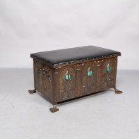 Jesson Birkett, attributed, Arts & Crafts Copper Fireside Log Box and Seat - Thumbnail 11