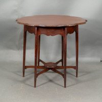Morris & Co., Mahogany Side Table with a Shaped Top & Wavy Apron - Thumbnail 4