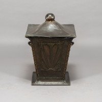 Arts & Crafts Copper Conical Coal Bucket & Lid, with Hand Hammered Sun Rise - Thumbnail 2