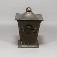 Arts & Crafts Copper Conical Coal Bucket & Lid, with Hand Hammered Sun Rise - Thumbnail 7