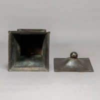 Arts & Crafts Copper Conical Coal Bucket & Lid, with Hand Hammered Sun Rise - Thumbnail 15