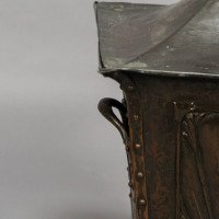 Arts & Crafts Copper Conical Coal Bucket & Lid, with Hand Hammered Sun Rise - Thumbnail 11