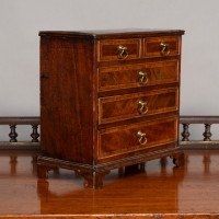 A Fine Georgian Mahogany Miniature Chest of Drawers - Thumbnail 7