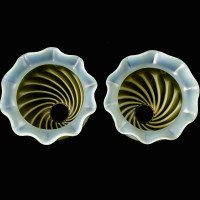 Rare Pair of Vaseline Shades with Acid Etched Fleur-de-Lys - Thumbnail 4