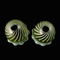Rare Pair of Vaseline Shades with Acid Etched Fleur-de-Lys - Thumbnail 3