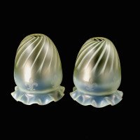 Rare Pair of Vaseline Shades with Acid Etched Fleur-de-Lys - Thumbnail 2