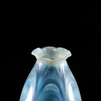 A Pair of Opalescent Glass Shades with Striking Feathered Patterns & Flared Petal-Shaped Rim - Thumbnail 13