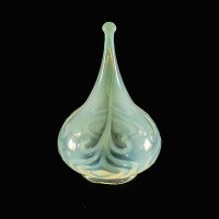 A Rare Tear Drop Vaseline Glass Shade with Peacock Feather Motifs & Green-White Tint - Thumbnail 3
