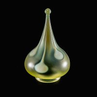 A Rare Tear Drop Vaseline Glass Shade with an Alternating Teardrop Motif Design - Thumbnail 5