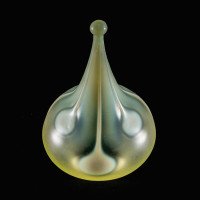 A Rare Tear Drop Vaseline Glass Shade with an Alternating Teardrop Motif Design - Thumbnail 12