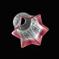 An Acid Etched Vaseline Glass Shade with Floral Motifs & Deep Pink-Tinted Flared Rim - Thumbnail 6