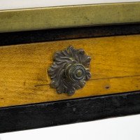 An Early to Mid Victorian Mahogany & Satinwood Top Pedestal Occasional Table - Thumbnail 9