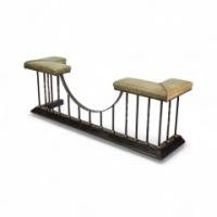 An Arts & Crafts club fender made of brass and cast iron, featuring green leather seats - Thumbnail 2