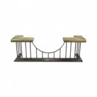 An Arts & Crafts club fender made of brass and cast iron, featuring green leather seats - Thumbnail 1