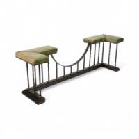 An Arts & Crafts club fender made of brass and cast iron, featuring green leather seats - Thumbnail 11