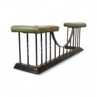 An Arts & Crafts club fender made of brass and cast iron, featuring green leather seats - Thumbnail 10