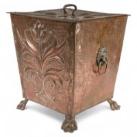John Pearson attri. Arts & Crafts copper coal bucket with floral decoration - Thumbnail 1