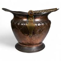 Arts & Crafts Copper Coal Bucket W. Repousse Leaf Decoration & Rope Twist Handle - Thumbnail 1