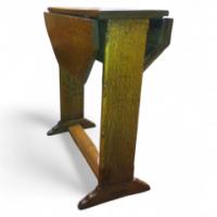 3553_a-little-arts-and-crafts-oak-drop-leaf-tea-or-sidetable