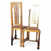 George Walton, Style of. A pair of Arts & Crafts Oak chairs - Thumbnail 1
