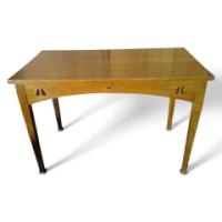 E. A. Taylor for Wylie & Lochhead. A top quality Glasgow School Arts & Crafts quarter sawn Oak oblong table - Thumbnail 1