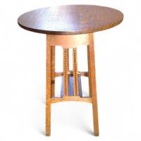 Waring & Gillow. A Well-Crafted Arts & Crafts Oak side table - Thumbnail 1