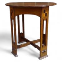M. H. Baillie Scott, Style of. An Arts & Crafts Oak sidetable - Thumbnail 1