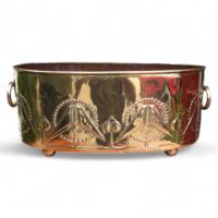 Margaret Gilmour attributed. A good Glasgow school brass planter with embossed kissing birds In the style of Talwin Morris - Thumbnail 1