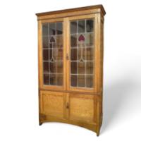 An Arts & Crafts Oak bookcase - Thumbnail 1