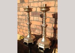An impressive pair of tall Arts & Crafts silver plated candle stick - Thumbnail 3