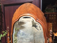 Charles Spooner, Style of. A walnut swivel dressing table with shaped jewelery drawers - Thumbnail 2