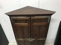 Liberty & Co. Attributed, an Arts Crafts Oak corner cupboard - Thumbnail 2