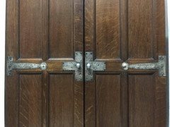Liberty & Co. Attributed, an Arts Crafts Oak corner cupboard - Thumbnail 5