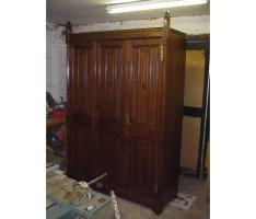 A. W. N. Pugin for J G Crace. important Gothic Revival Oak treble wardrobe of superior quality - Thumbnail 2
