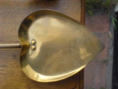 C. F. A Voysey for Thomas Elsley. heart-shaped coal shovel and a matching tongs - Thumbnail 3